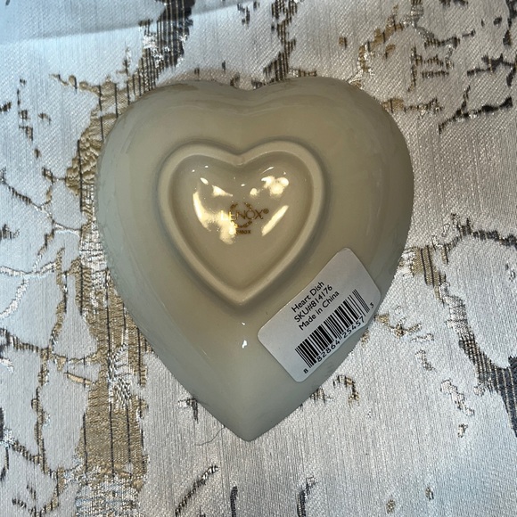 Lenox heart shaped candy dish or jewelry holder cream with gold accents - Picture 4 of 10
